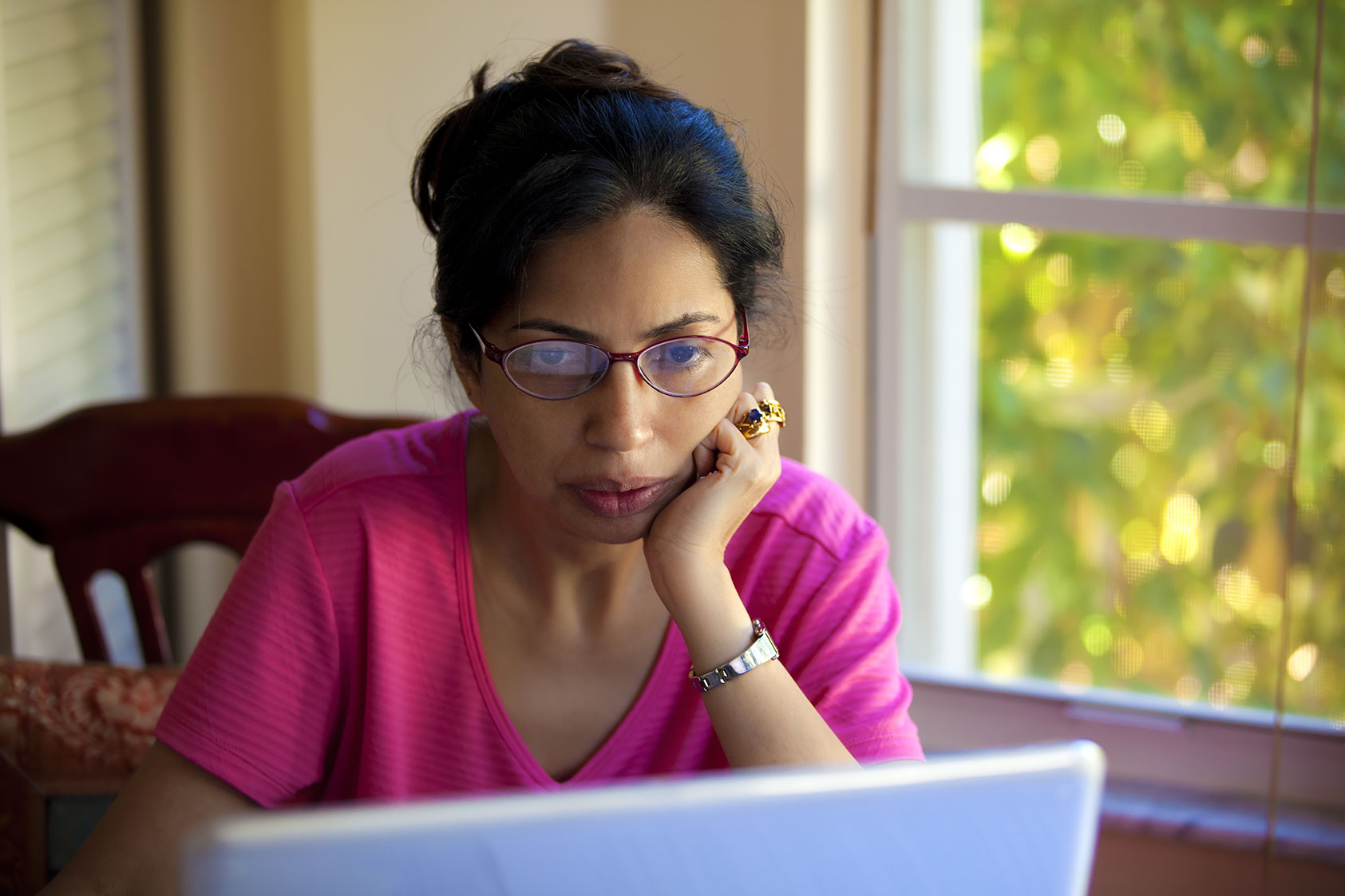 Woman reading about neurofeedback 